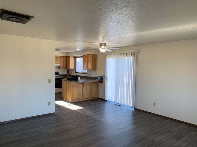 Building Photo - 2346 SW Umatilla Ave