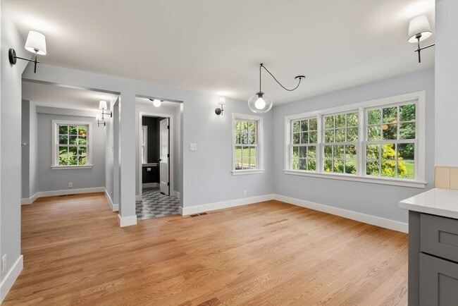 Building Photo - 157 Farm Rd