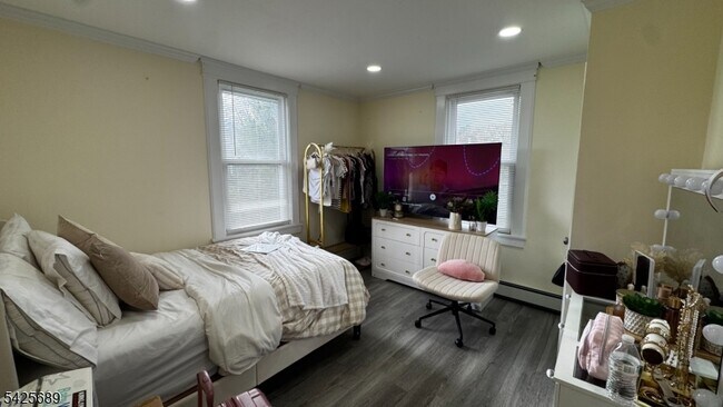 Building Photo - 9 Bermingham Ln