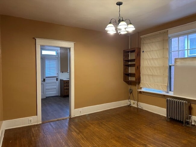 Building Photo - 2020 Chestnut St