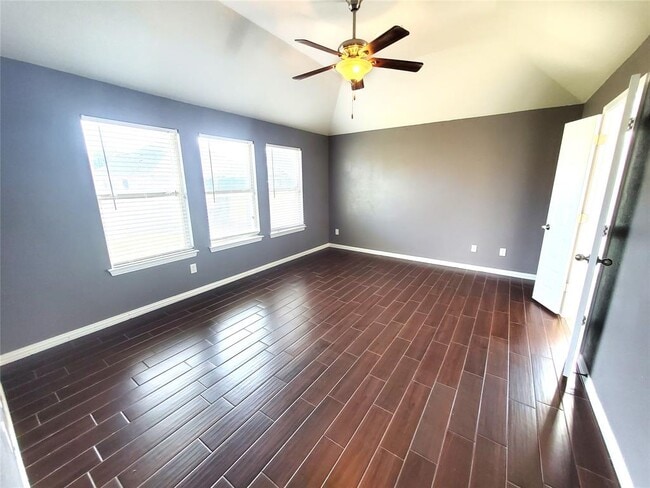 Building Photo - 807 Farmhouse Dr