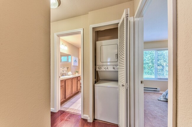 Building Photo - Ground Floor Condo at Footprints on the Bay