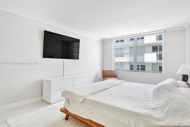 Building Photo - 5555 Collins Ave