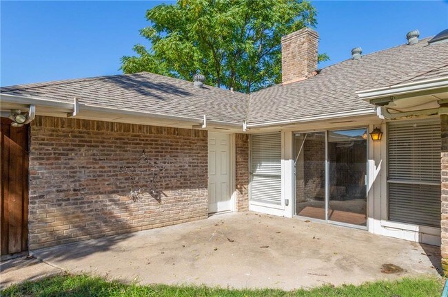 Building Photo - 1108 N Park Dr