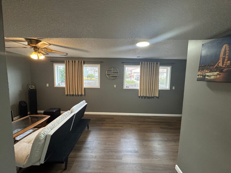 Building Photo - 14422 NE Shaver St