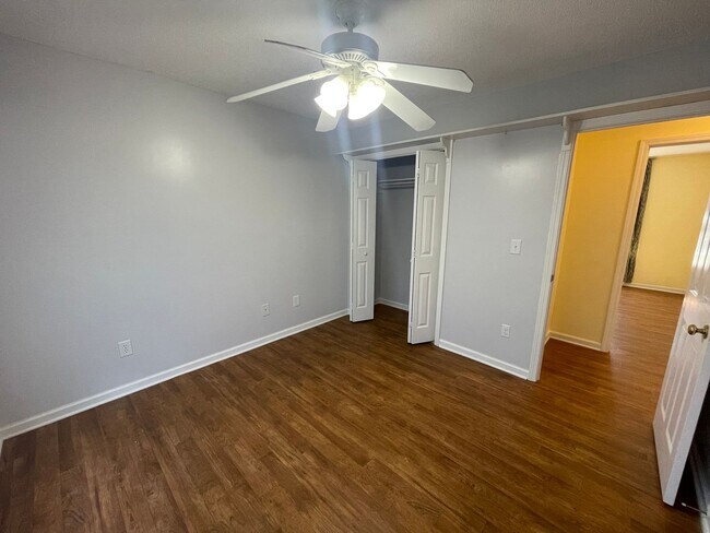 Building Photo - Nice Brick 3/2 House in Garden Lakes- $1,495