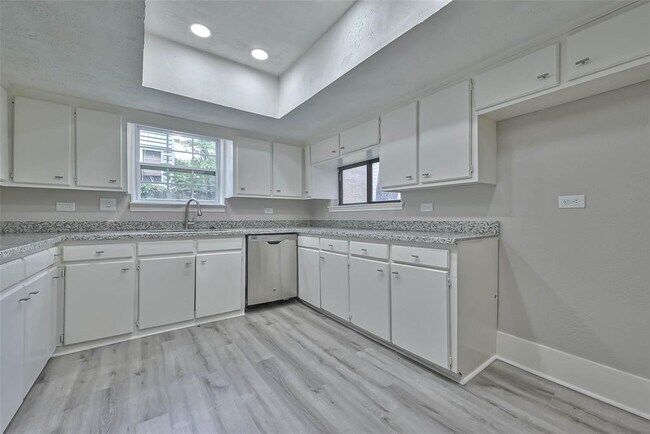 Building Photo - 17805 Villa Way Dr