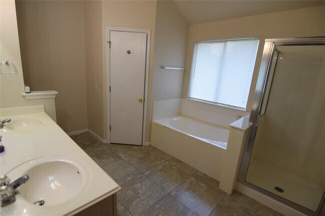 Building Photo - 380 Zebra Dr
