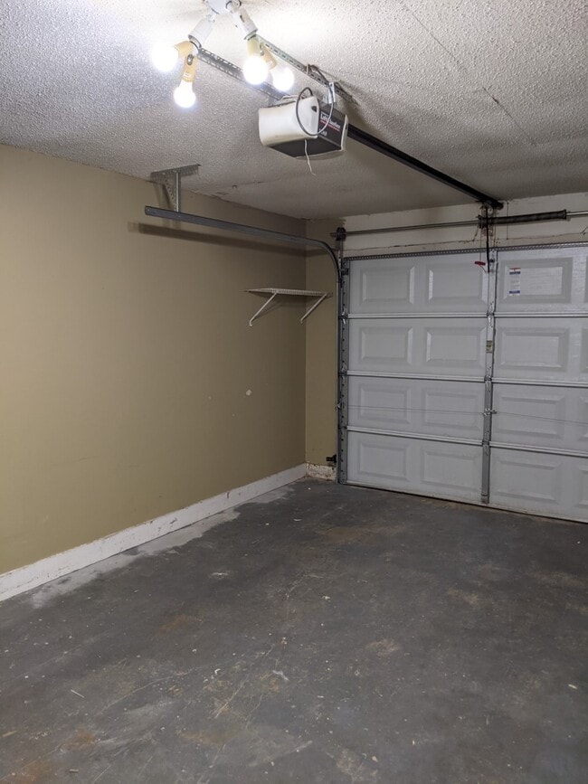 Building Photo - 2203 Glen Haven Dr