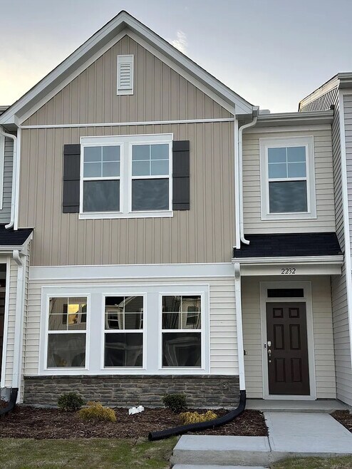 Building Photo - 2232 Kasota Ln