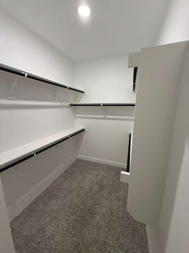 Building Photo - 517 Lana Dr