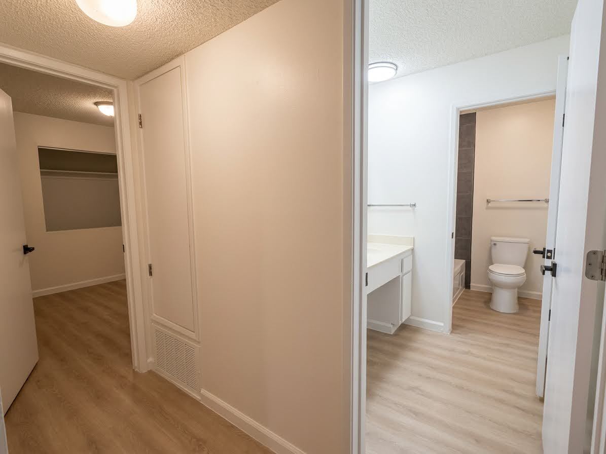 Building Photo - 796 Woodside Ln E