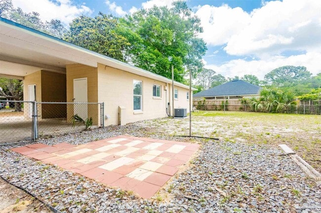 Building Photo - 22 Laurie Dr NE