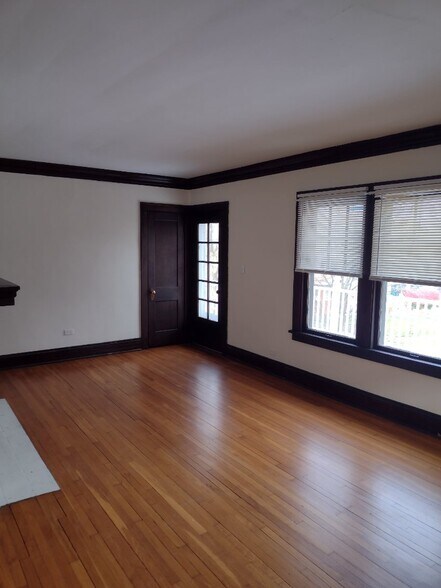 Living Room - 3126 Kensington Rd