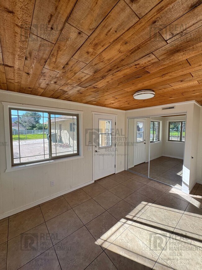 Building Photo - 7BR Single-Story Retreat on 2.7+ Acres – Spacious, Sun-Filled Living in Prime Temecula