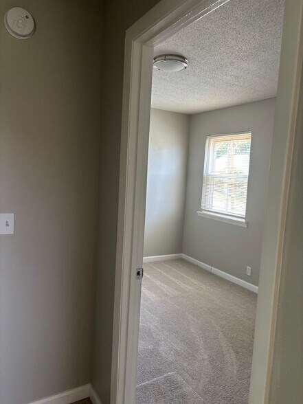 Building Photo - 2711 Clayton Dr NW