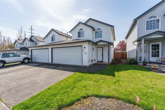 Building Photo - Comfortable 3-Bedroom Townhouse with A/C, ...