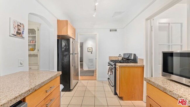 Building Photo - 434 N Genesee Ave