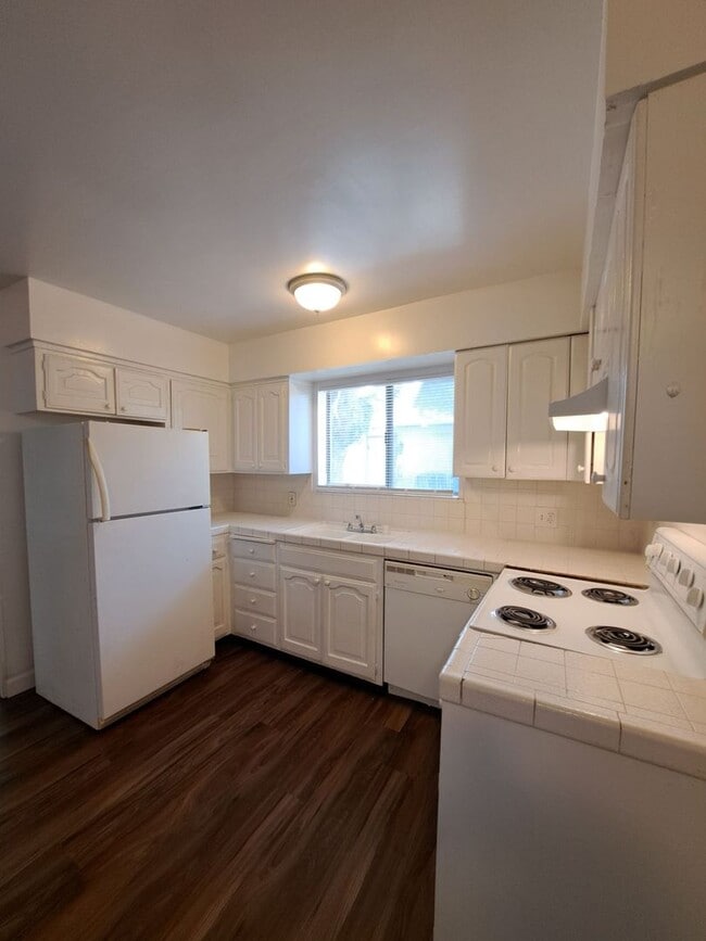 Building Photo - 132-6 Dayton