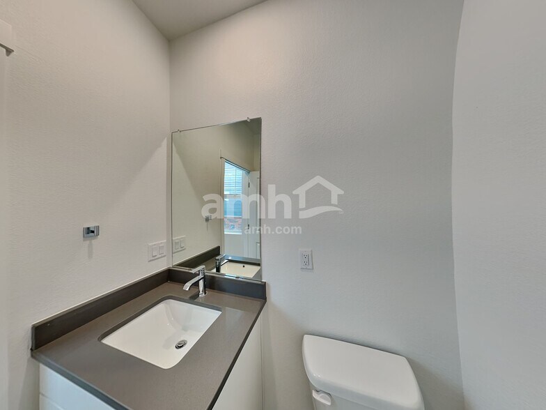 Building Photo - 23553 E 3rd Pl