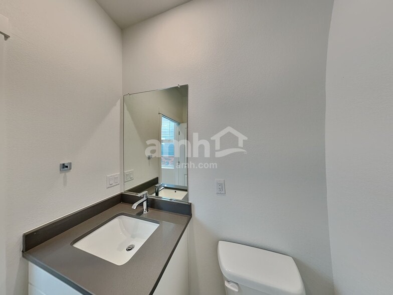 Building Photo - 23653 E 3rd Pl