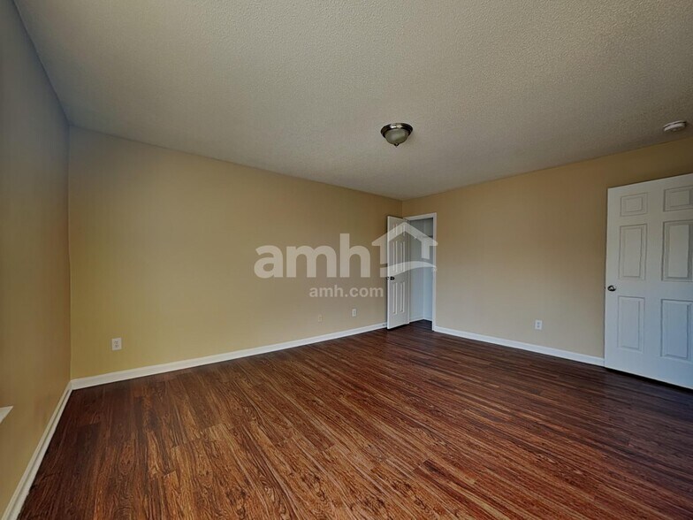 Building Photo - 4928 Alenja Ln