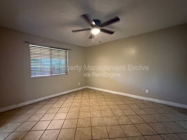 Building Photo - 1637 W Muriel Dr