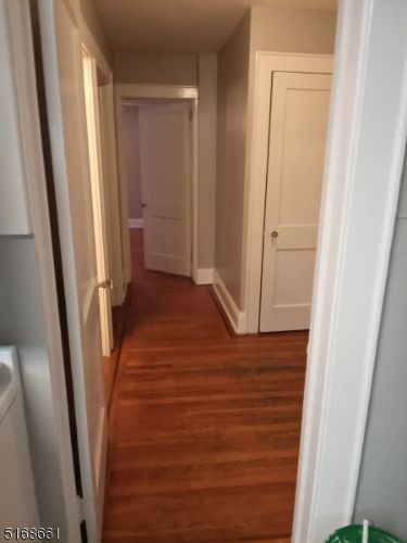 Building Photo - 570 N Maple Ave