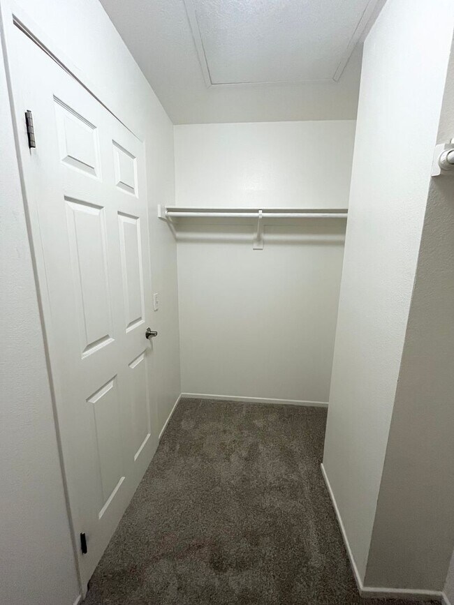 Building Photo - $1000 OFF 1ST MONTH! Beautiful 3 bedroom 2...