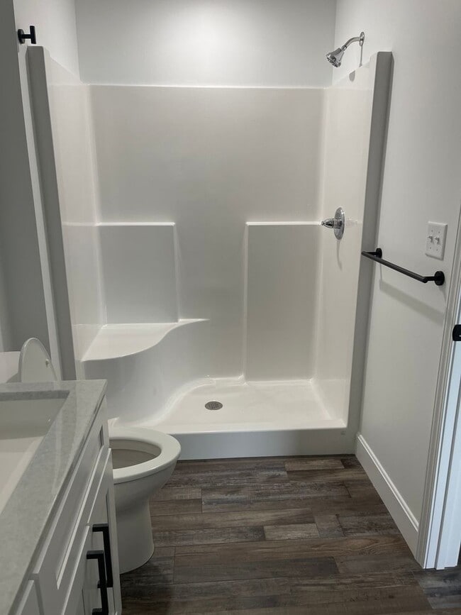Building Photo - BEAUTIFUL 3 BEDROOM 2.5 BATHROOM TOWNHOUSE...