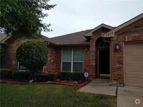 Building Photo - CAPTIVATING HOME IN COUNTRY MEADOWS!