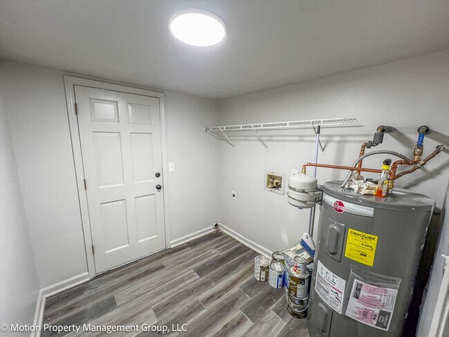 Building Photo - 1330 Hillcrest Dr