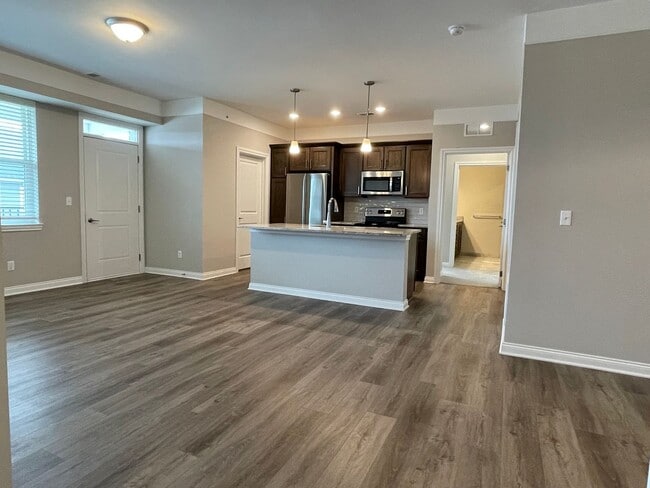 Building Photo - Shelby Township-Newer 2-bedroom, 2-bath condo with Balcony & Garage