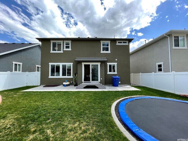 Building Photo - 616 W 4050 N