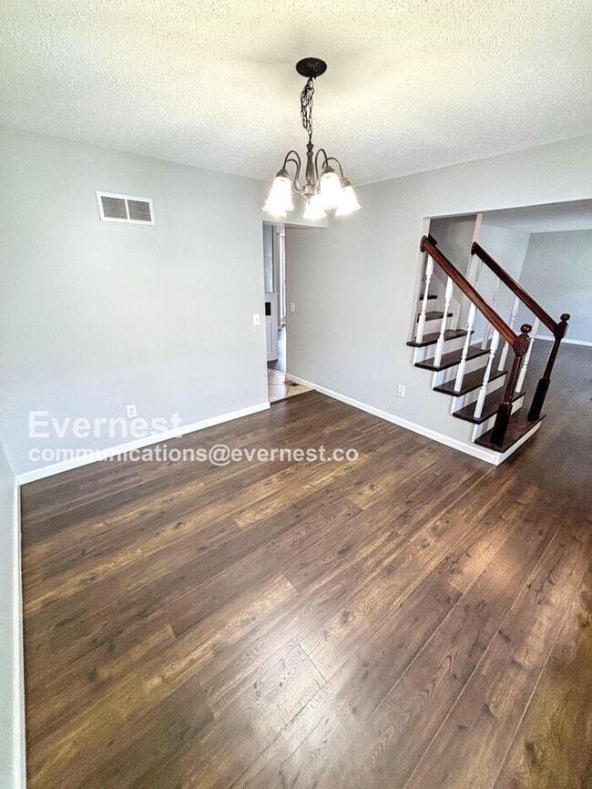 Building Photo - 823 Haversham Dr