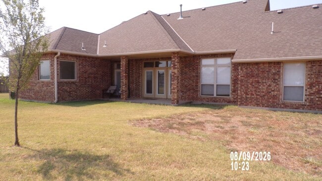 Building Photo - 114 Sandy Trail Cir