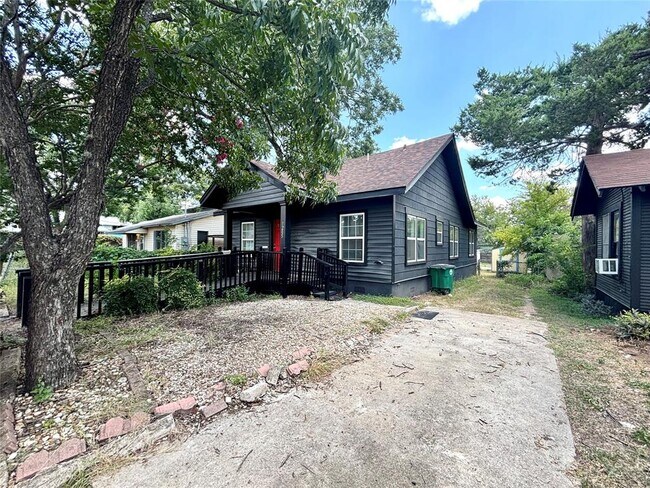 Building Photo - 1205 Leona St
