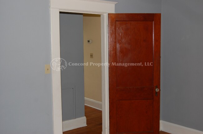 Building Photo - 3029 Oakcrest Ave