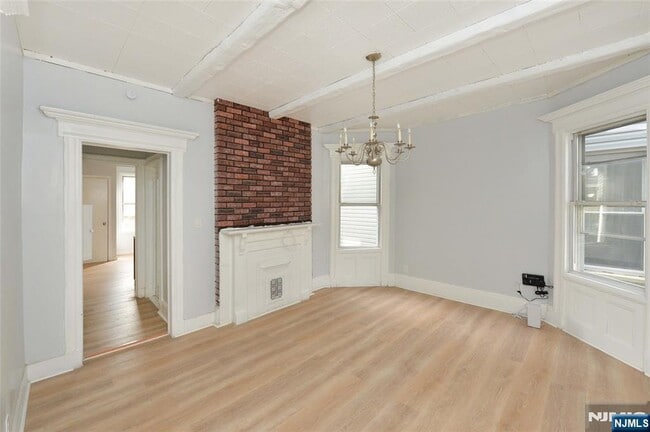 Building Photo - 124 Tuers Ave