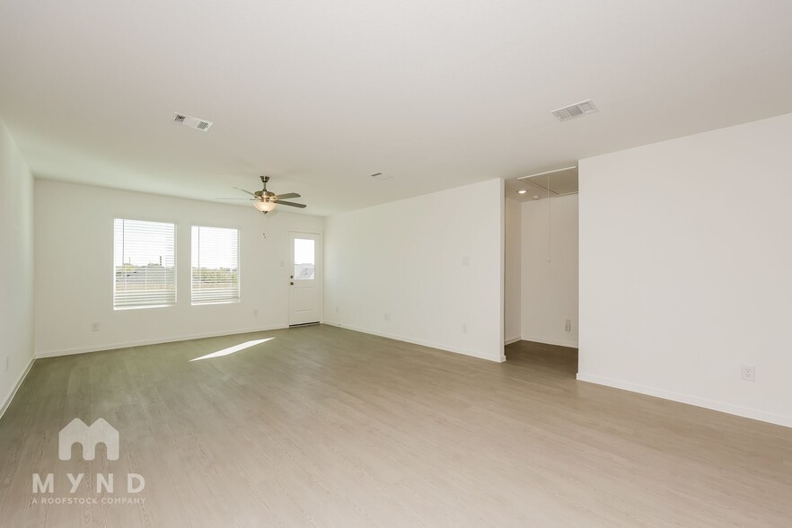 Building Photo - 2765 Mistwood Dr