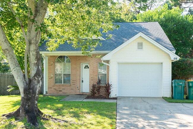 Building Photo - "Charming 3-Bed Oasis in Shalimar with 2 Full Baths and Cozy 1205 Sq. Ft.!