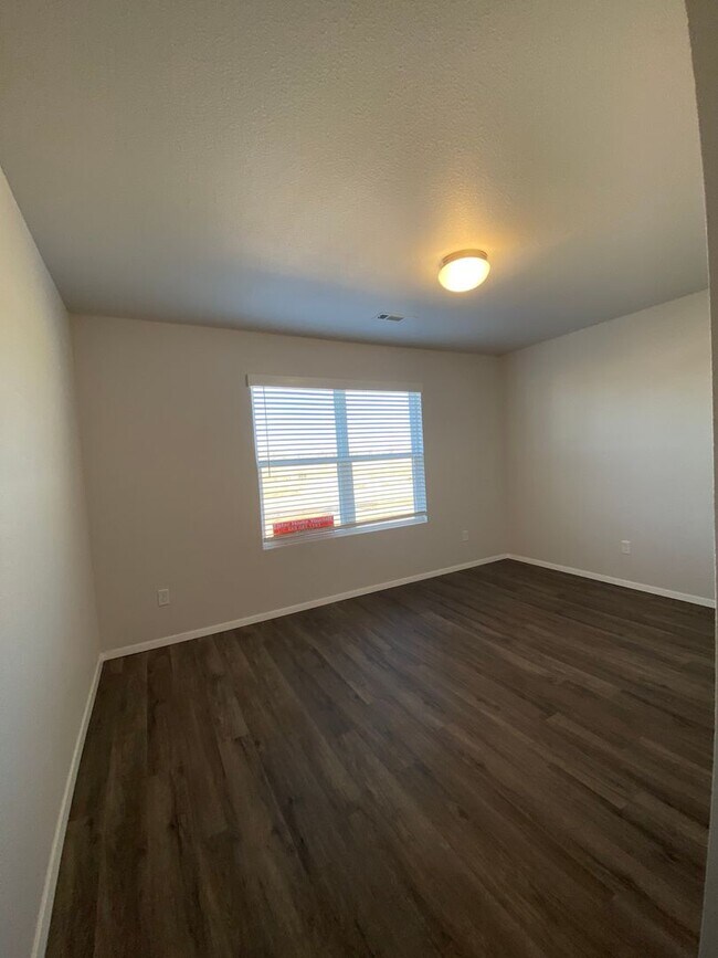 Building Photo - *Pre-leasing* Three Bedroom | Two Bathroom...