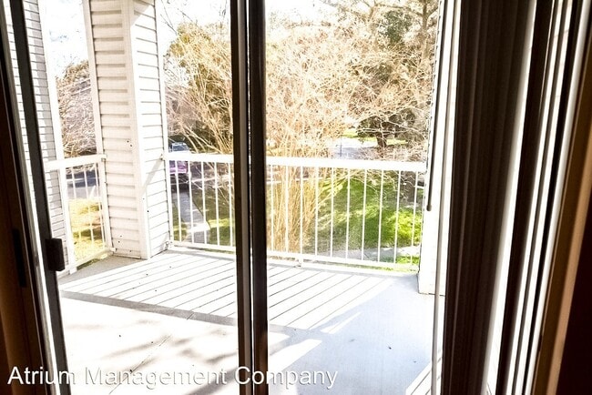 Building Photo - 2585 Grassy Point Dr