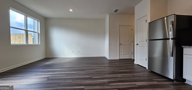 Building Photo - 304 Hynes Dr