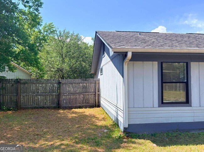 Building Photo - 142 Woodvalley Ct