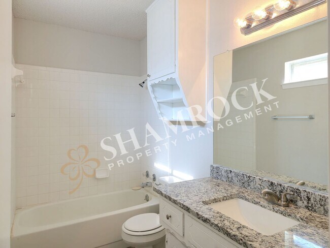 Building Photo - 3/2 Hewitt Home