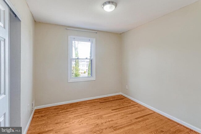Building Photo - 2900 Williamsburg Ct
