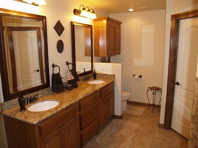 Building Photo - 3705 Springwood Dr