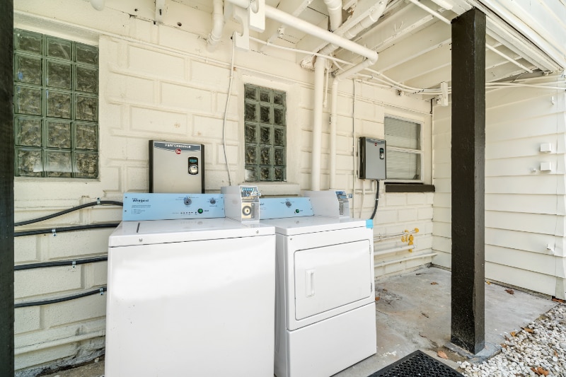 Building Photo - 919 16th Ave N