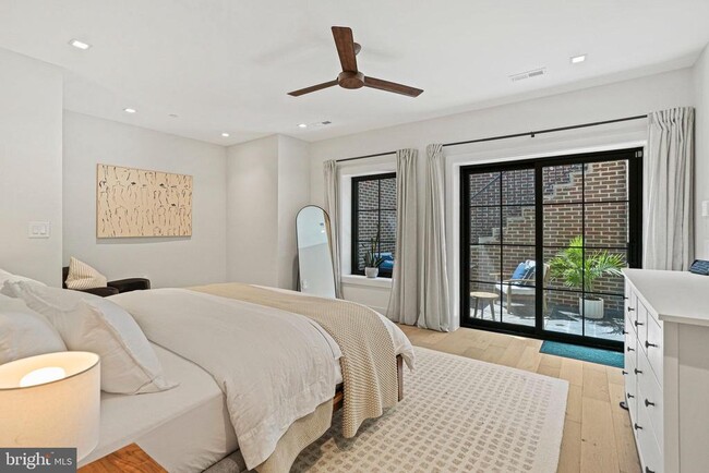 Building Photo - 2100 4th St NE